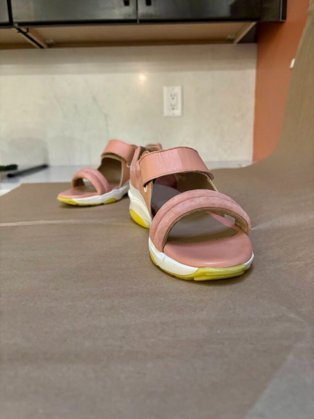 Pink open-toe sandals Size 39